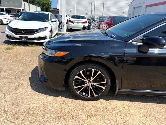 Photo of 2019 Midnight Black Metallic Toyota Camry