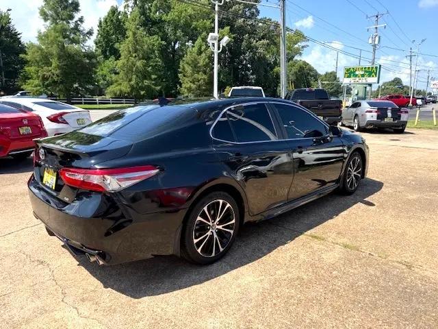 Photo of 2019 Midnight Black Metallic Toyota Camry