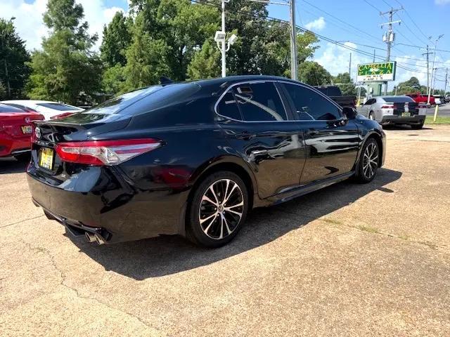 Photo of 2019 Midnight Black Metallic Toyota Camry