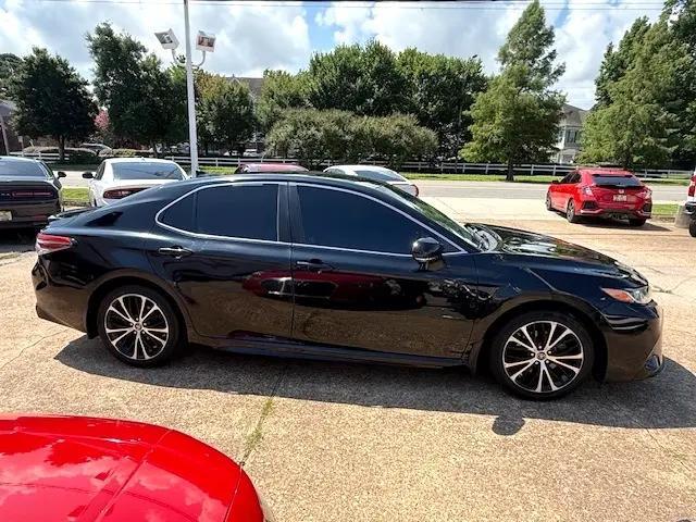 Photo of 2019 Midnight Black Metallic Toyota Camry