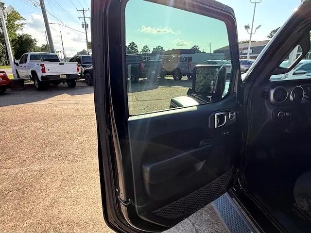 Photo of 2020 Black Clearcoat Jeep Wrangler Unlimited