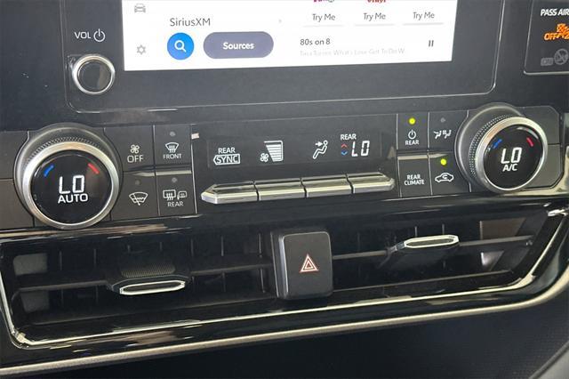 Photo of 2024 Magnetic Gray Metallic Toyota Highlander