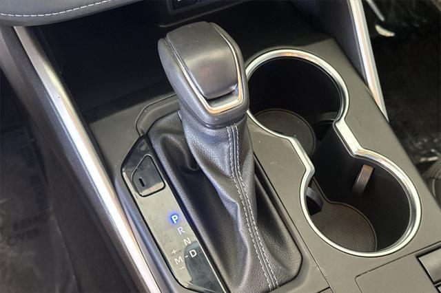 Photo of 2024 Magnetic Gray Metallic Toyota Highlander