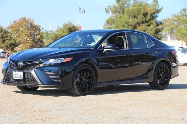 Photo of 2018 Midnight Black Metallic Toyota Camry