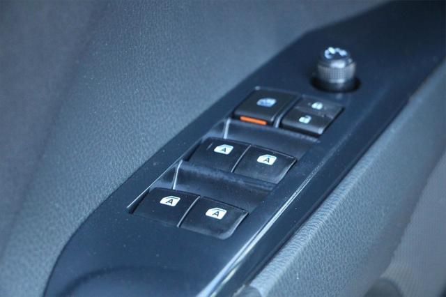 Photo of 2018 Midnight Black Metallic Toyota Camry