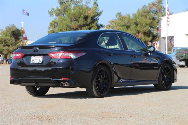 Photo of 2018 Midnight Black Metallic Toyota Camry