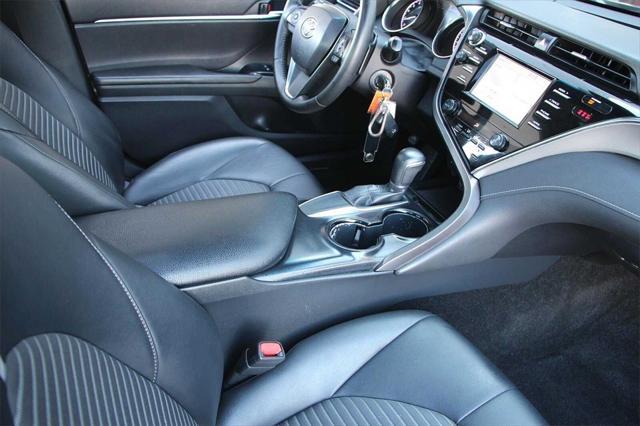 Photo of 2018 Midnight Black Metallic Toyota Camry
