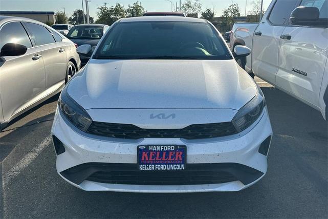 Photo of 2023 Snow White Pearl Kia Forte