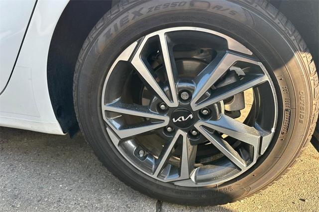 Photo of 2023 Snow White Pearl Kia Forte