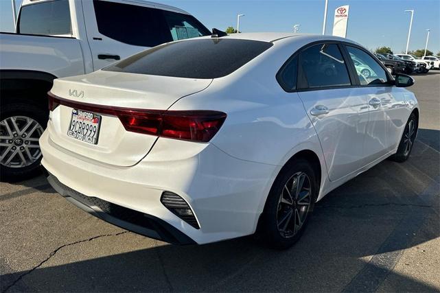 Photo of 2023 Snow White Pearl Kia Forte