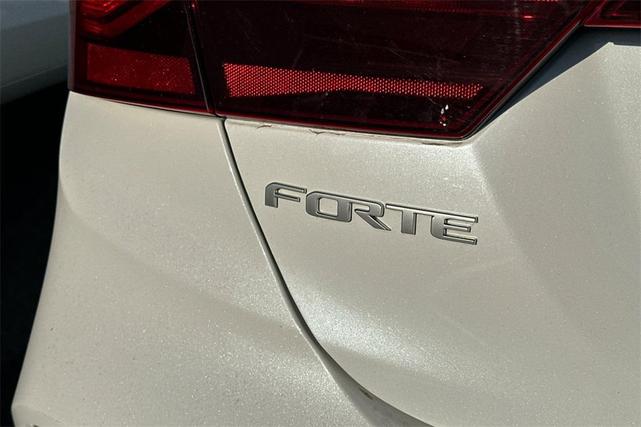 Photo of 2023 Snow White Pearl Kia Forte
