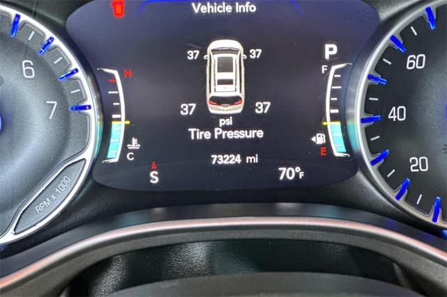 Photo of 2023 Brilliant Black Crystal Pearlcoat Chrysler Pacifica
