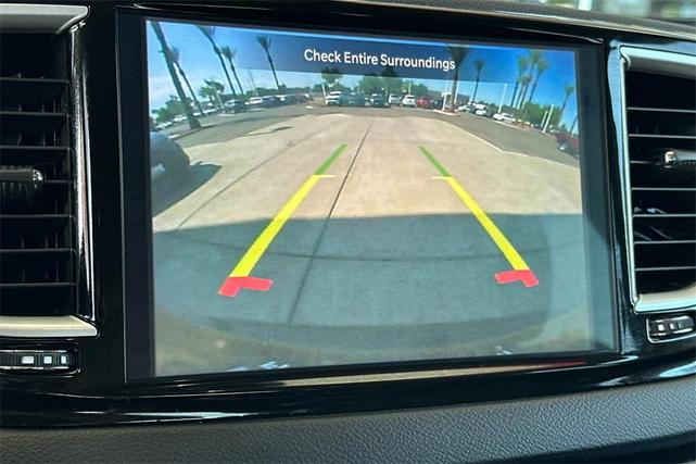 Photo of 2023 Brilliant Black Crystal Pearlcoat Chrysler Pacifica