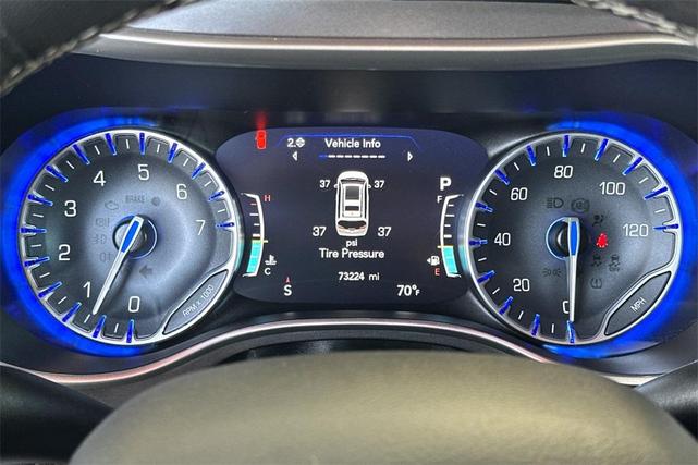 Photo of 2023 Brilliant Black Crystal Pearlcoat Chrysler Pacifica