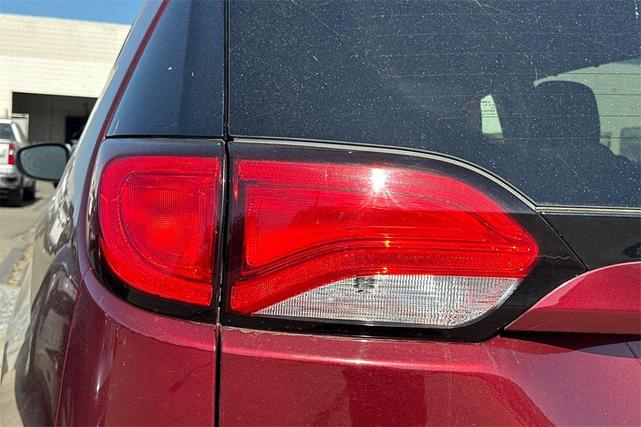 Photo of 2020 Velvet Red Pearlcoat Chrysler Voyager