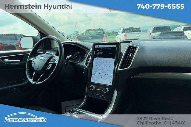 Photo of 2022 Gray Metallic Ford Edge