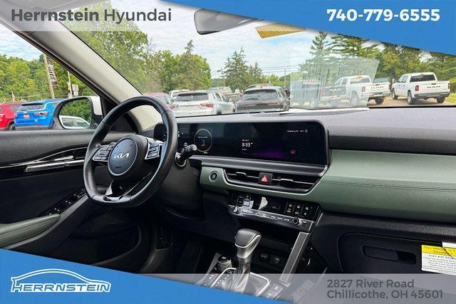 Photo of 2024 Snow White Pearl Kia Seltos