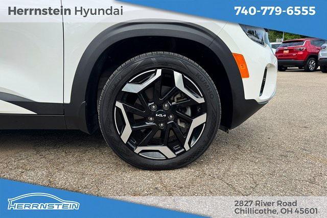 Photo of 2024 Snow White Pearl Kia Seltos
