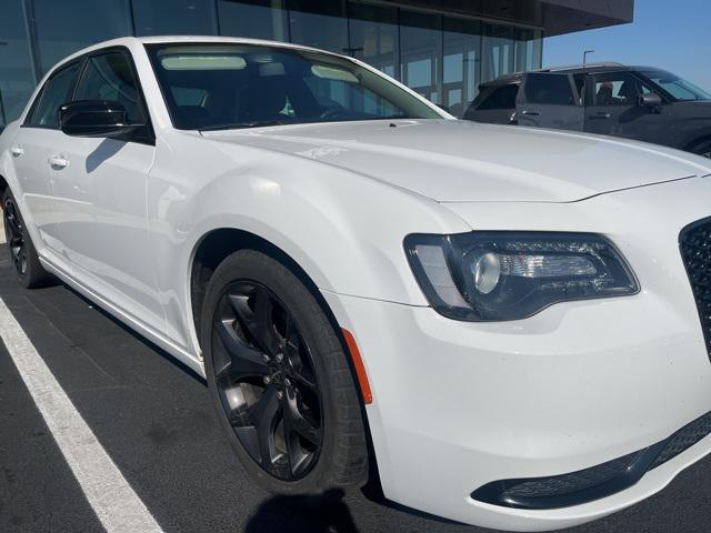 Photo of 2020 Bright White Clearcoat Chrysler 300