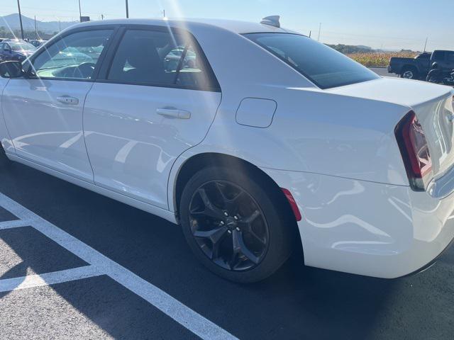 Photo of 2020 Bright White Clearcoat Chrysler 300