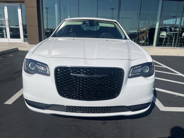 Photo of 2020 Bright White Clearcoat Chrysler 300