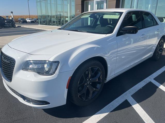 Photo of 2020 Bright White Clearcoat Chrysler 300