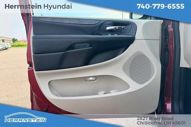 Photo of 2020 Octane Red Pearlcoat Dodge Grand Caravan