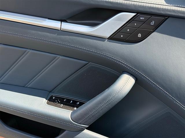 Photo of 2022 Dolomite Silver Metallic Porsche 911