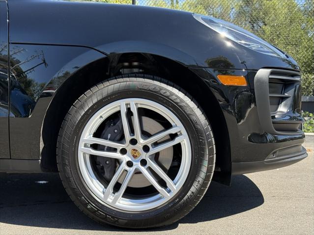 Photo of 2025 Black Porsche Macan