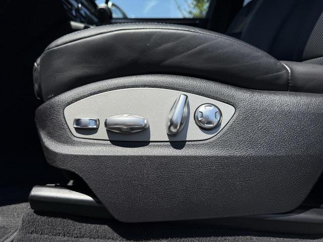 Photo of 2025 Dolomite Silver Metallic Porsche Macan