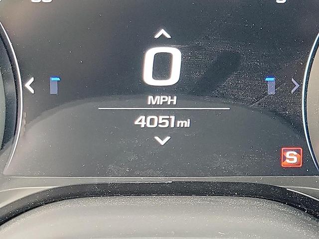 Photo of 2024 Summit White Chevrolet Camaro