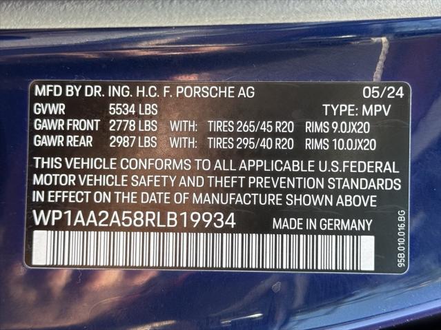 Photo of 2024 Gentian Blue Metallic Porsche Macan
