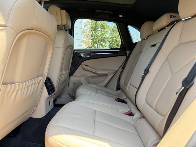 Photo of 2024 Gentian Blue Metallic Porsche Macan