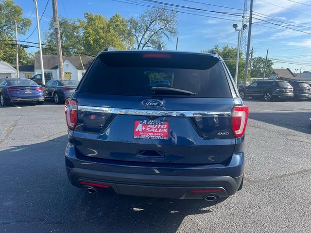 Photo of 2017 Blue Ford Explorer