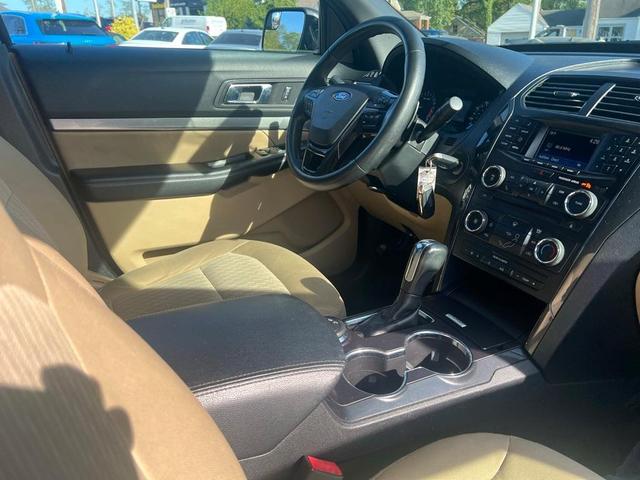 Photo of 2017 Blue Ford Explorer