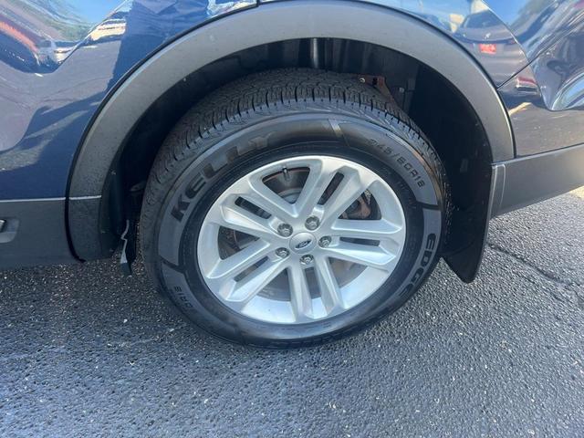 Photo of 2017 Blue Ford Explorer