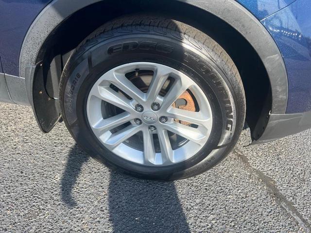 Photo of 2017 Blue Ford Explorer