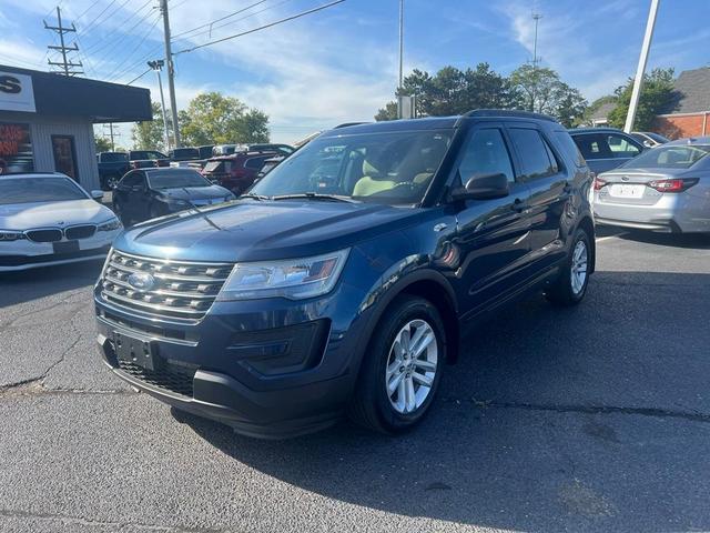 Photo of 2017 Blue Ford Explorer