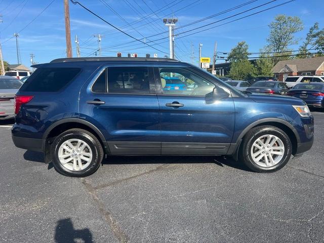 Photo of 2017 Blue Ford Explorer