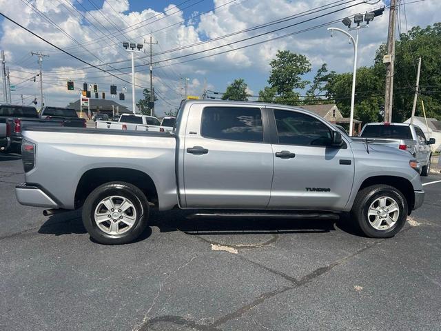 Photo of 2018 Silver Toyota Tundra