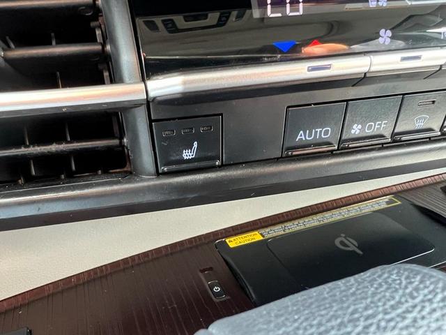 Photo of 2021 Silver Toyota Sienna