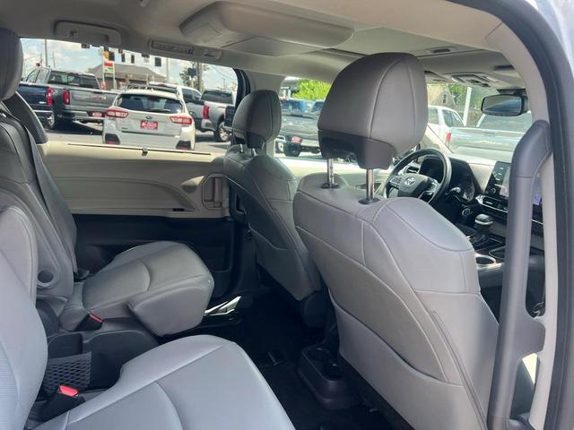 Photo of 2021 Silver Toyota Sienna