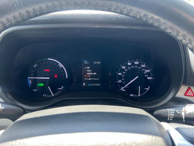 Photo of 2021 Silver Toyota Sienna