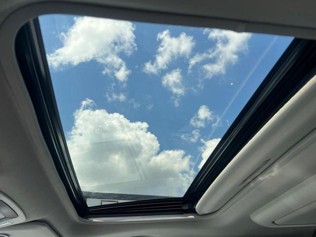 Photo of 2021 Silver Toyota Sienna