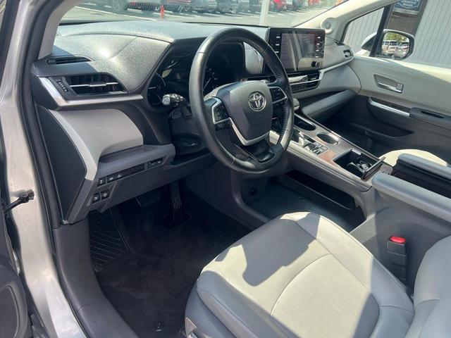 Photo of 2021 Silver Toyota Sienna