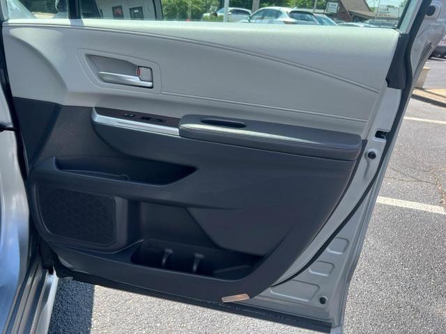 Photo of 2021 Silver Toyota Sienna