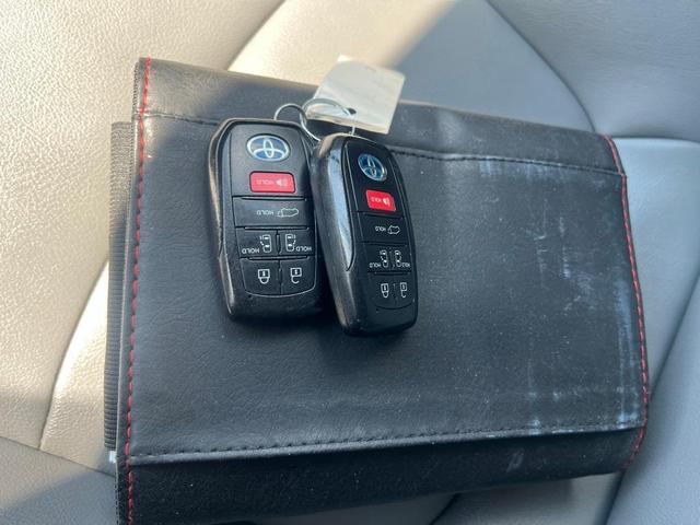 Photo of 2021 Silver Toyota Sienna