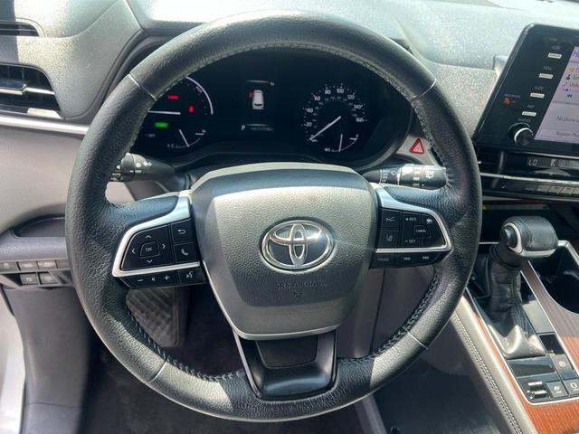 Photo of 2021 Silver Toyota Sienna