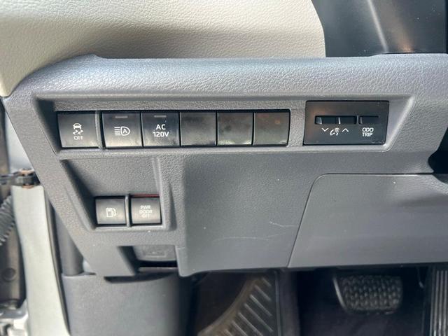 Photo of 2021 Silver Toyota Sienna