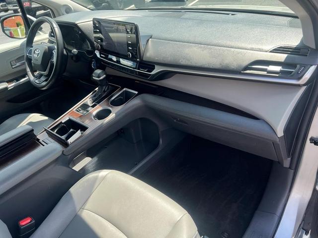 Photo of 2021 Silver Toyota Sienna
